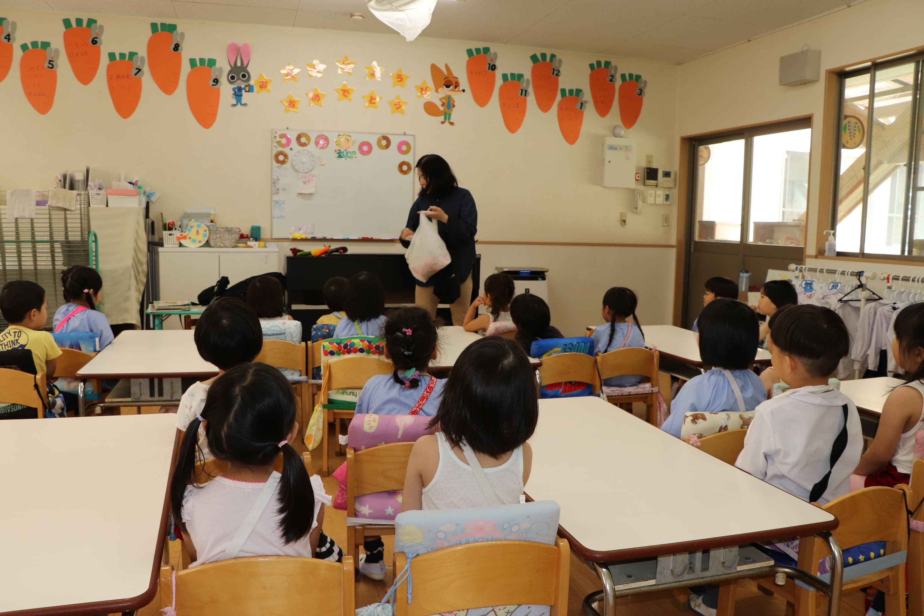 英語を楽しむ子どもたち